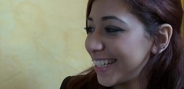  Casting de Selina, belle Marocaine souriante de 19 ans, ouvre son cul et avale [Full Video]